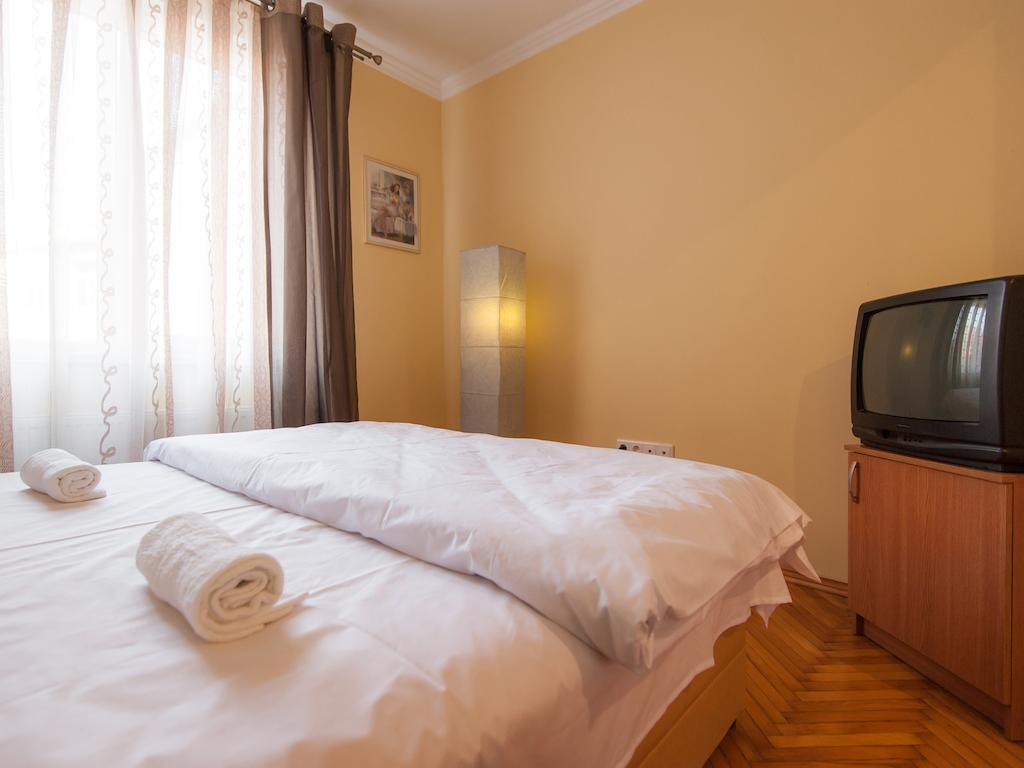 تشيرنيفتسي Like Hostel الغرفة الصورة